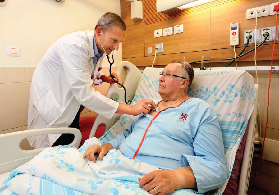 Primeira cirurgia no mundo para tratar insuficiência cardíaca no Rambam Paciente do Rambam após cirurgia foto