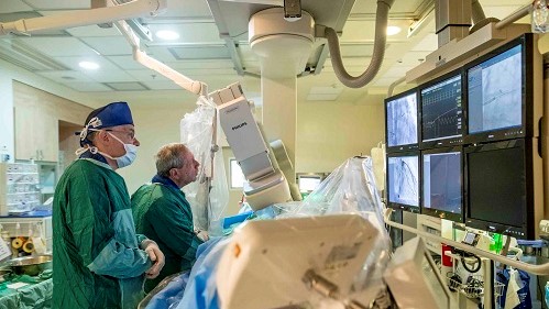 Centro cirúrgico híbrido na clínica Kaplan Laboratório de cateterização cardíaca Kaplan