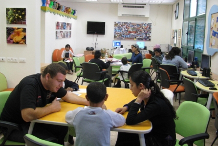 Escola no centro Saban